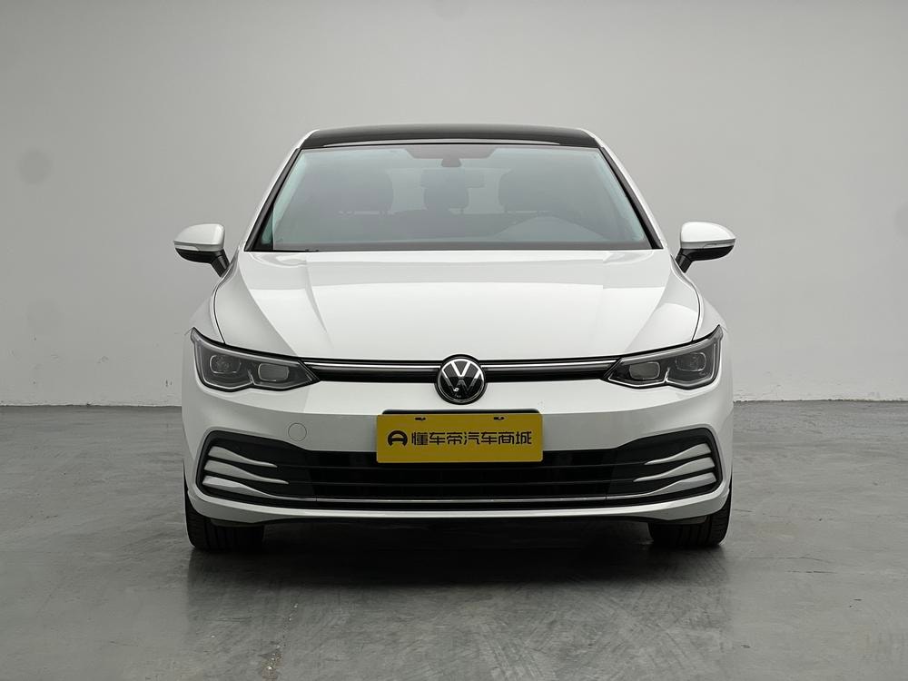Volkswagen Golf 2023 — фото автомобиля 1