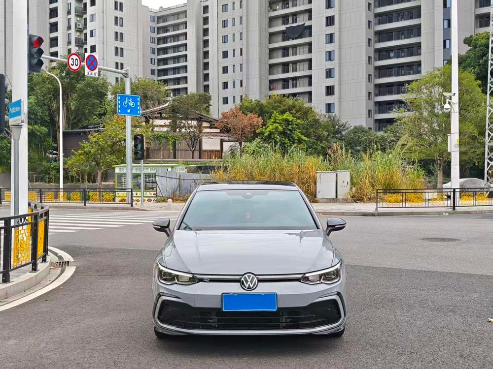 Volkswagen Golf 2021 — фото автомобиля 1