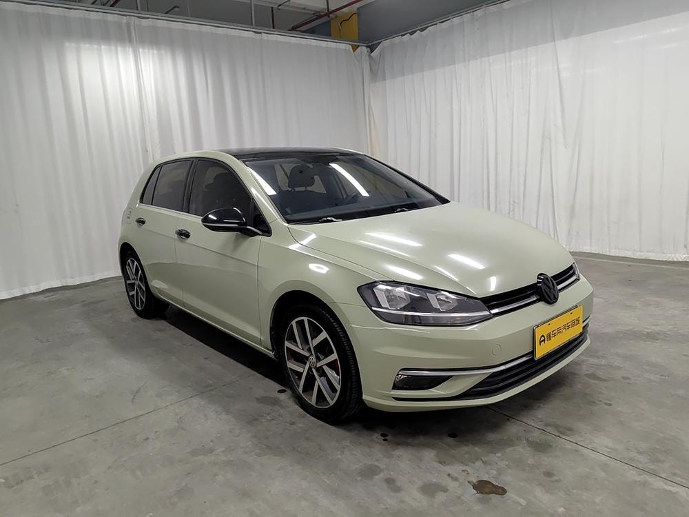 Volkswagen Golf 2018 — фото автомобиля