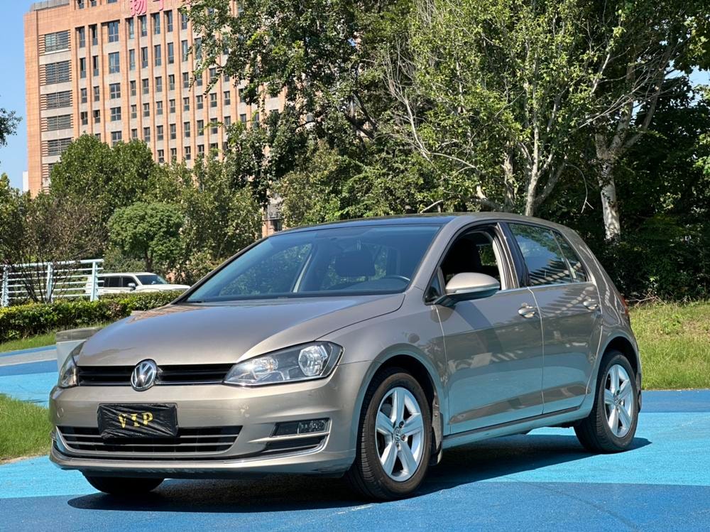 Volkswagen Golf 2016 — фото автомобиля