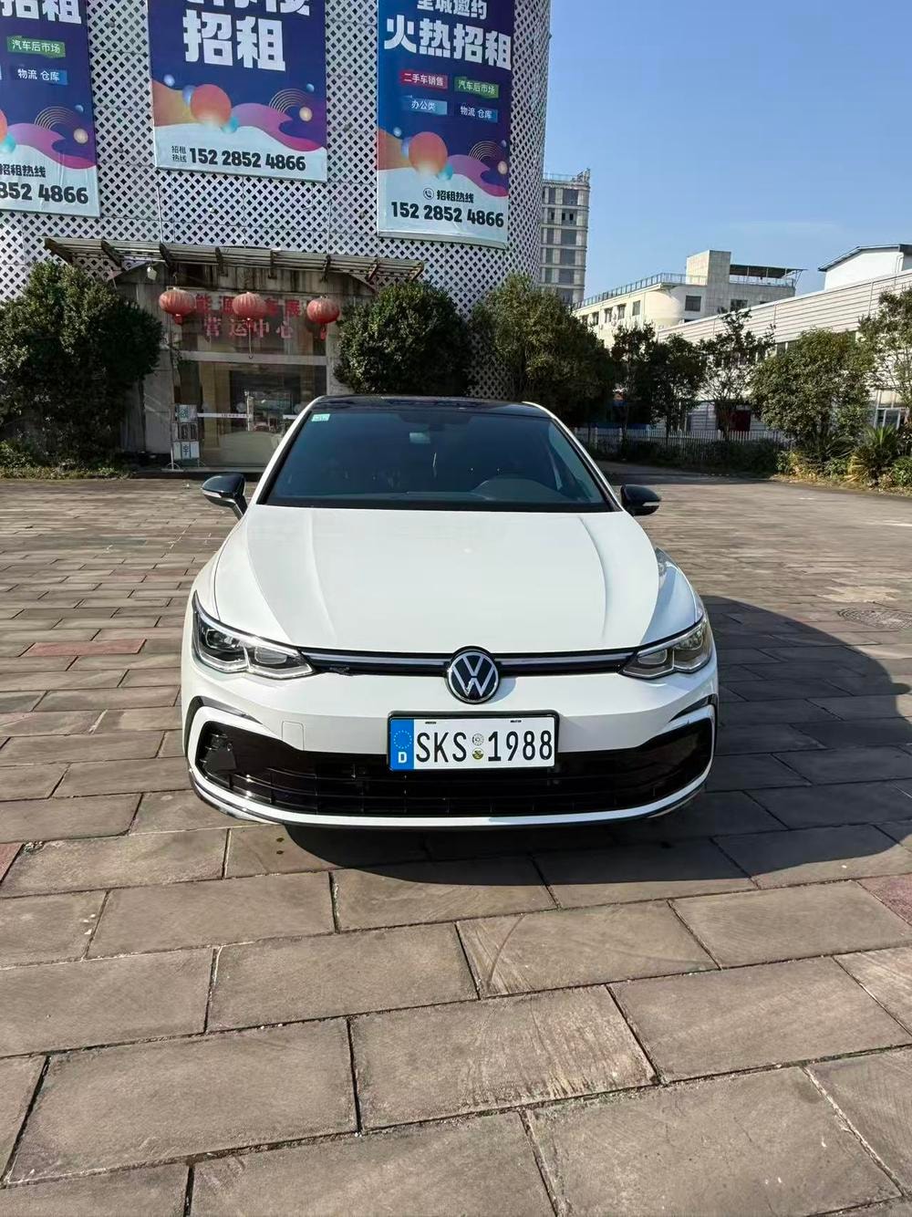 Volkswagen Golf 2023 — фото автомобиля 1