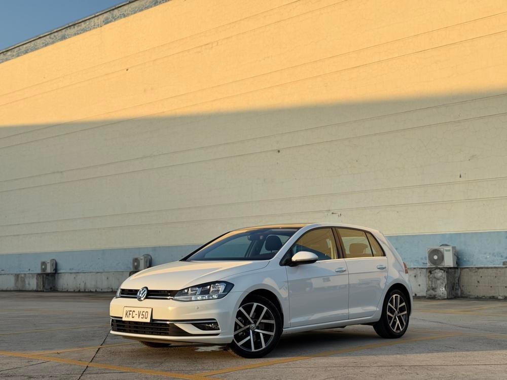 Volkswagen Golf 2018 — фото автомобиля