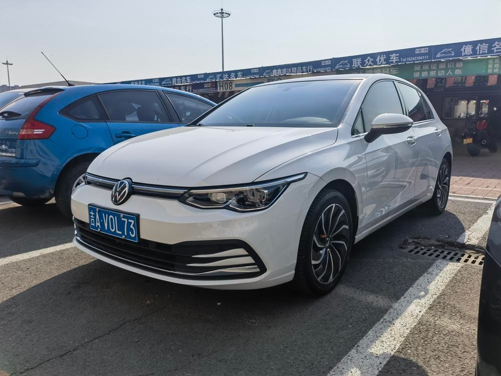 Volkswagen Golf 2021 — фото автомобиля 1
