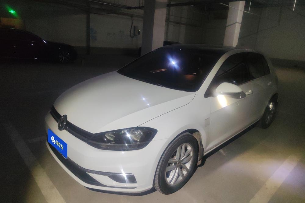 Volkswagen Golf 2019 — фото автомобиля
