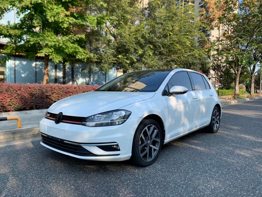 Volkswagen Golf 2018 — фото автомобиля 1