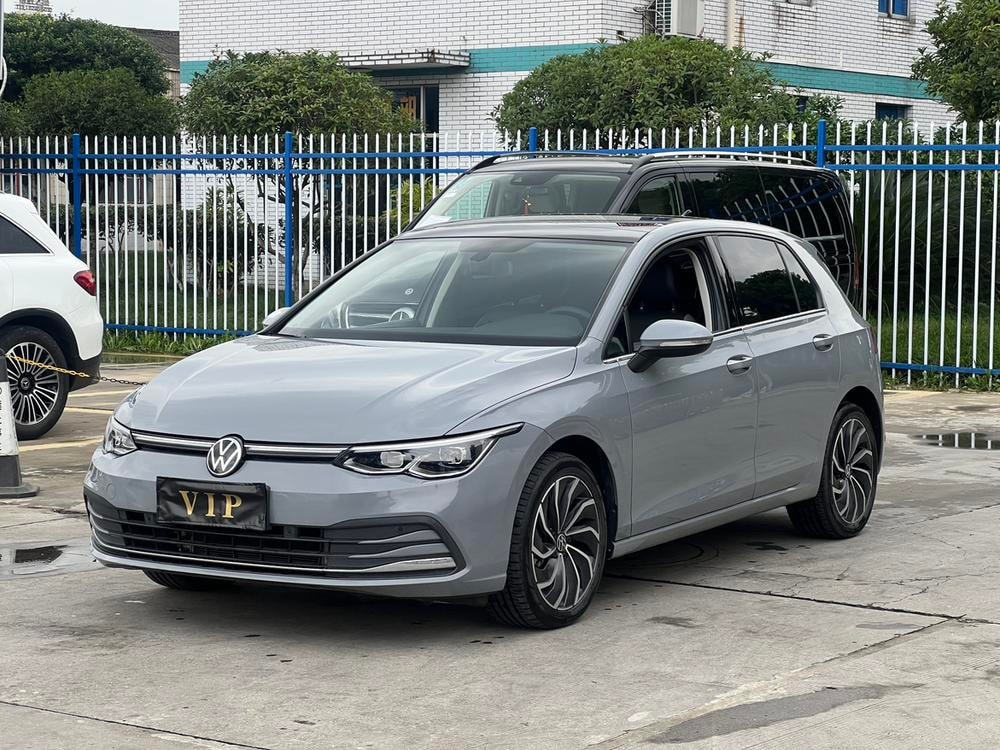 Volkswagen Golf 2023 — фото автомобиля 1