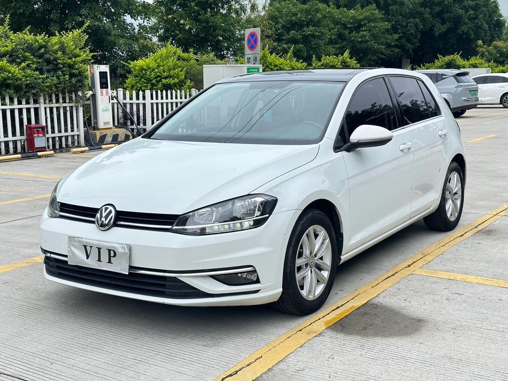 Volkswagen Golf 2018 — фото автомобиля