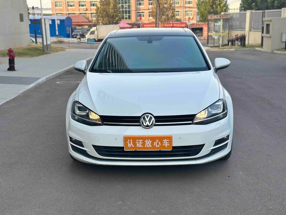 Volkswagen Golf 2016 — фото автомобиля