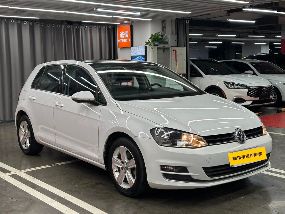 Volkswagen Golf 2017 — фото автомобиля