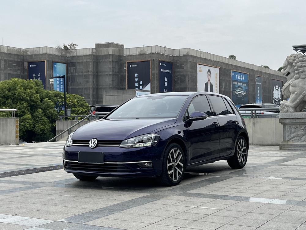 Volkswagen Golf 2018 — фото автомобиля