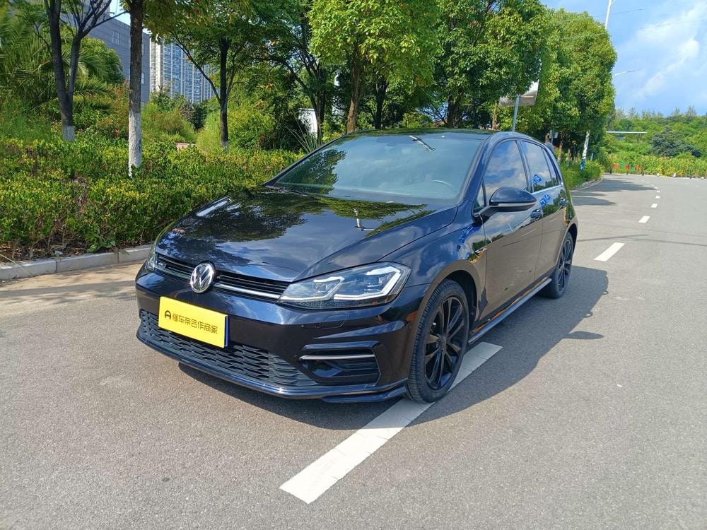 Volkswagen Golf 2018 — фото автомобиля