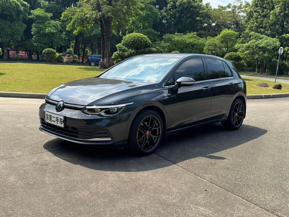 Volkswagen Golf 2023 — фото автомобиля 1