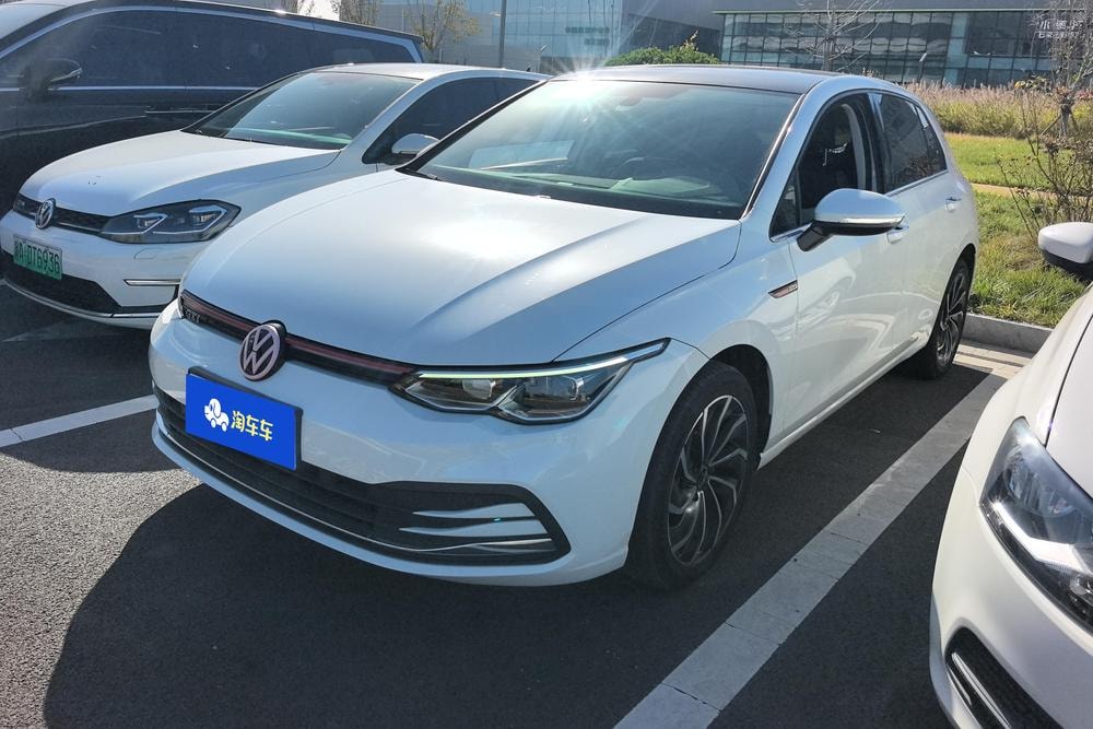 Volkswagen Golf 2023 — фото автомобиля