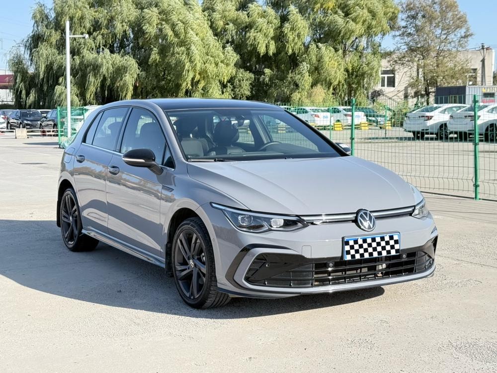 Volkswagen Golf 2023 — фото автомобиля