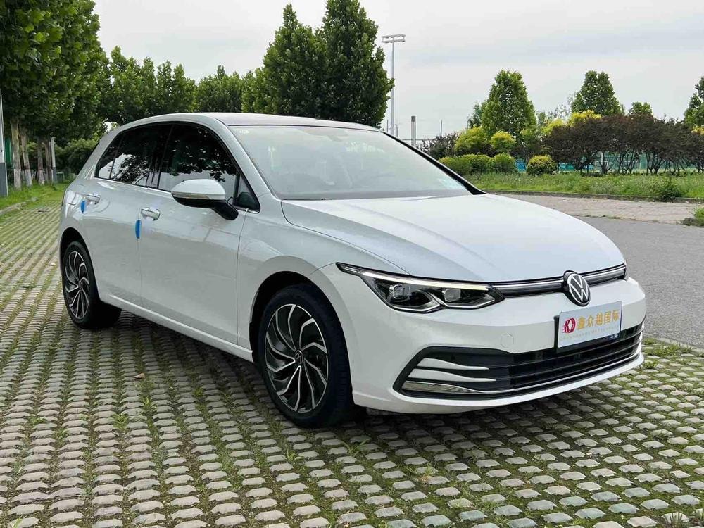 Volkswagen Golf 2023 — фото автомобиля
