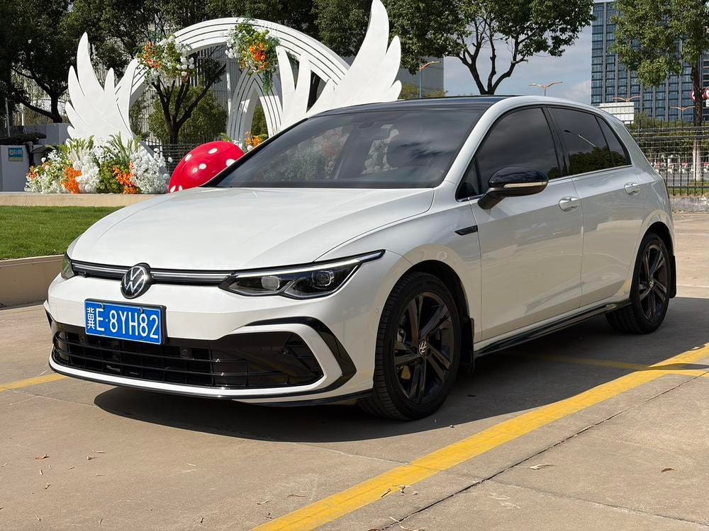 Volkswagen Golf 2023 — фото автомобиля