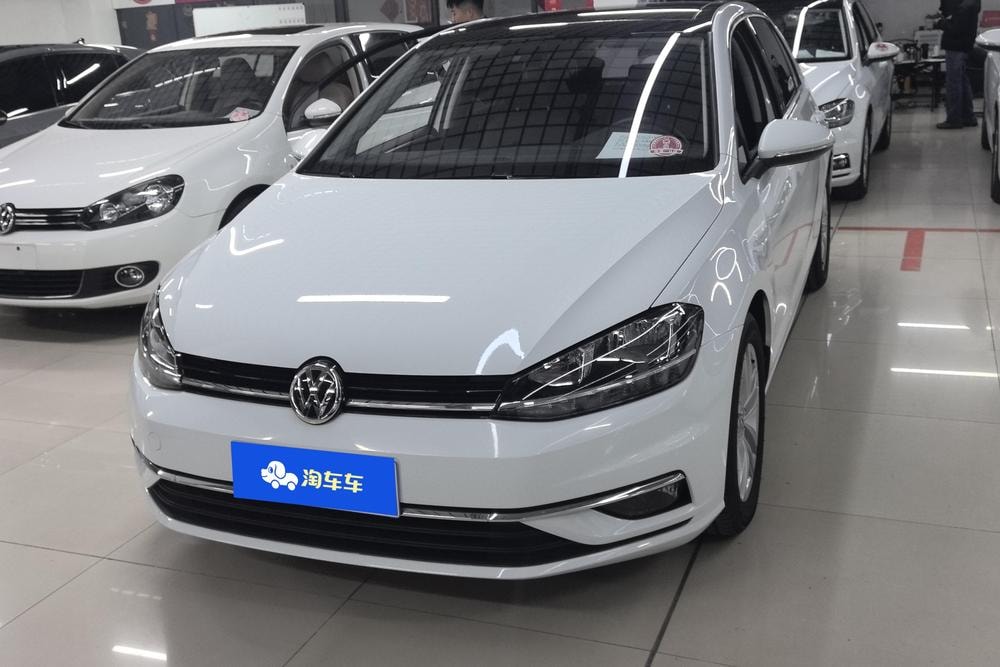 Volkswagen Golf 2019 — фото автомобиля