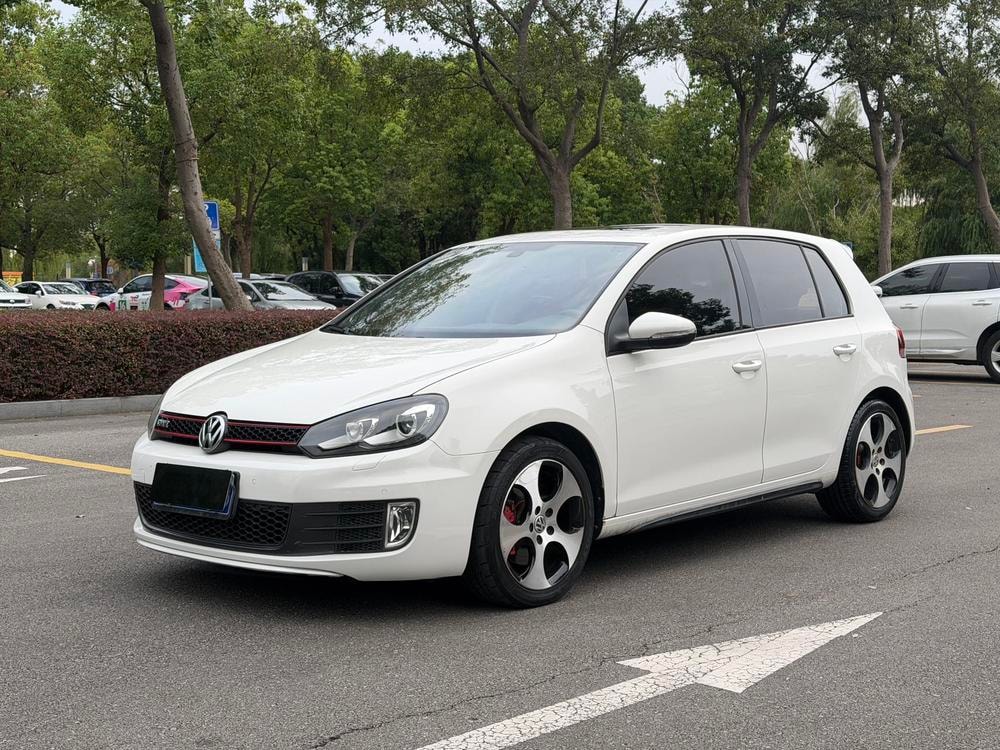 Volkswagen Golf GTI 2012 — фото автомобиля