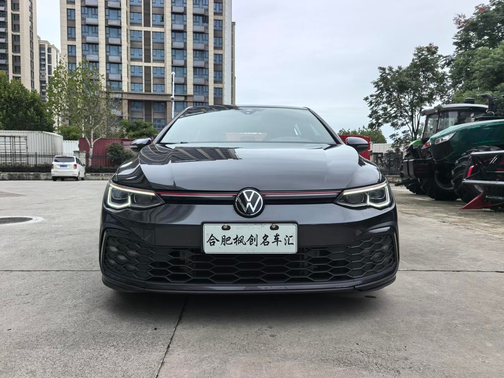 Volkswagen Golf GTI 2023 — фото автомобиля