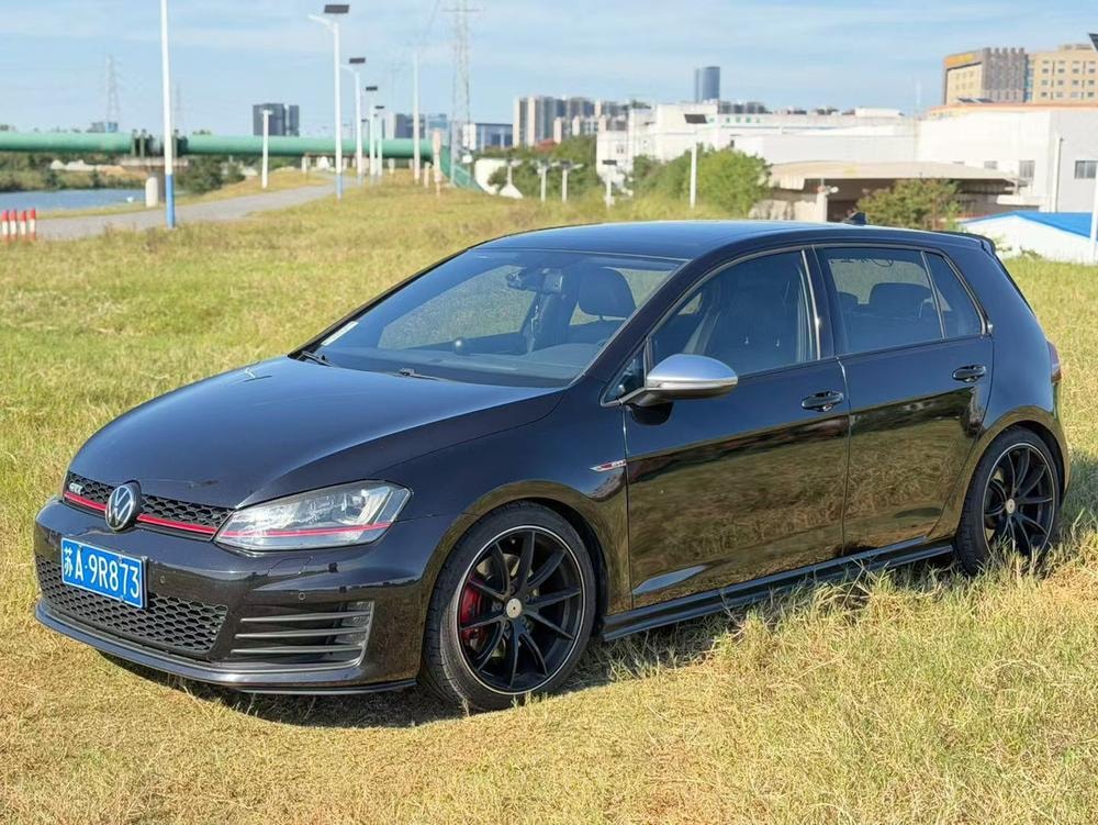 Volkswagen Golf GTI 2016 — фото автомобиля