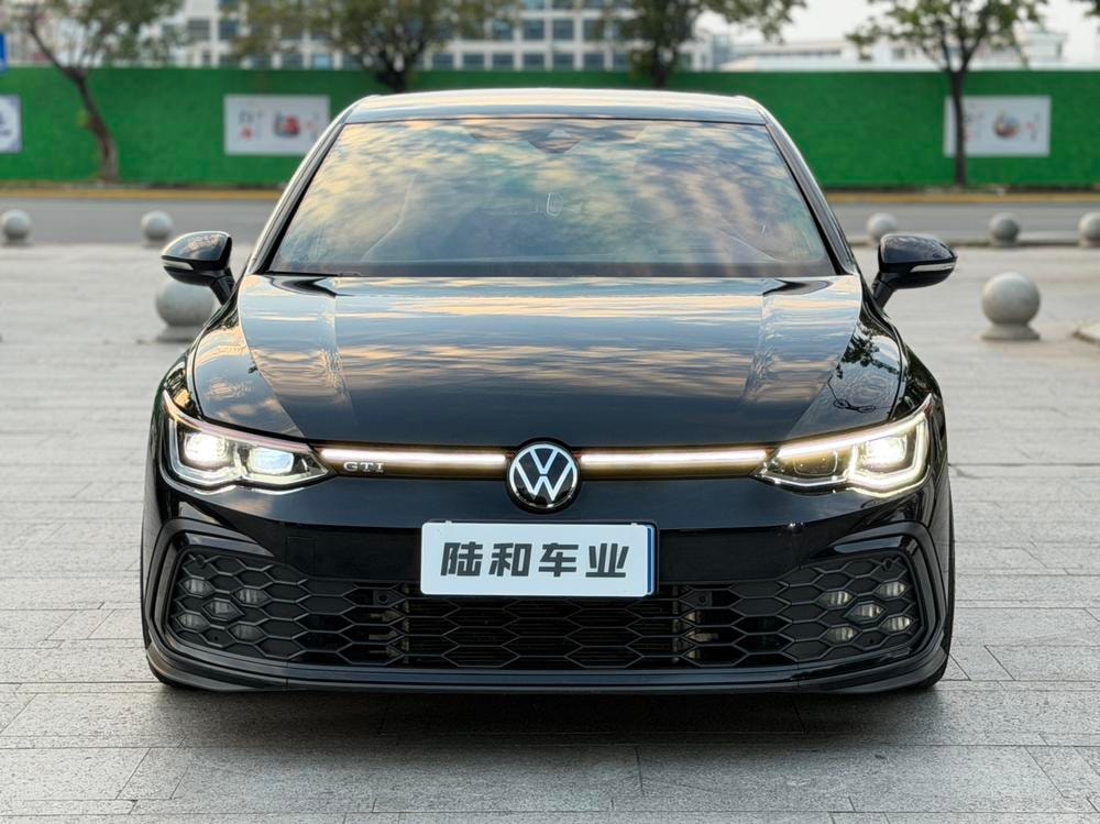 Volkswagen Golf GTI 2021 — фото автомобиля