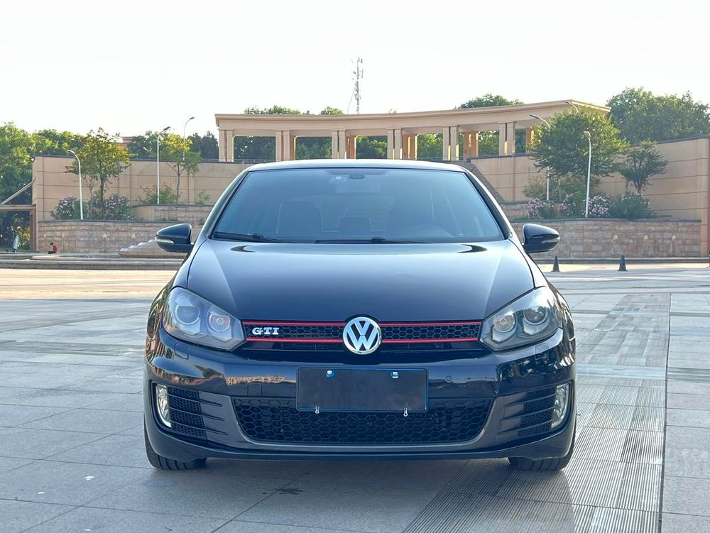 Volkswagen Golf GTI 2012 — фото автомобиля