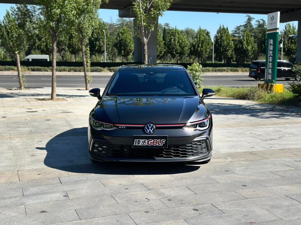 Volkswagen Golf GTI 2023 — фото автомобиля 1