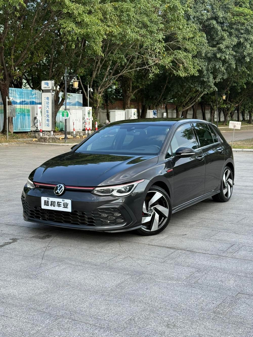 Volkswagen Golf GTI 2023 — фото автомобиля
