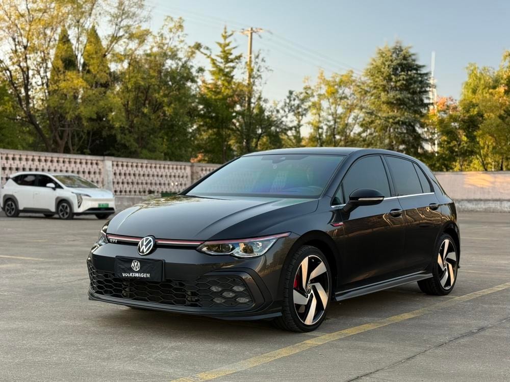 Volkswagen Golf GTI 2021 — фото автомобиля