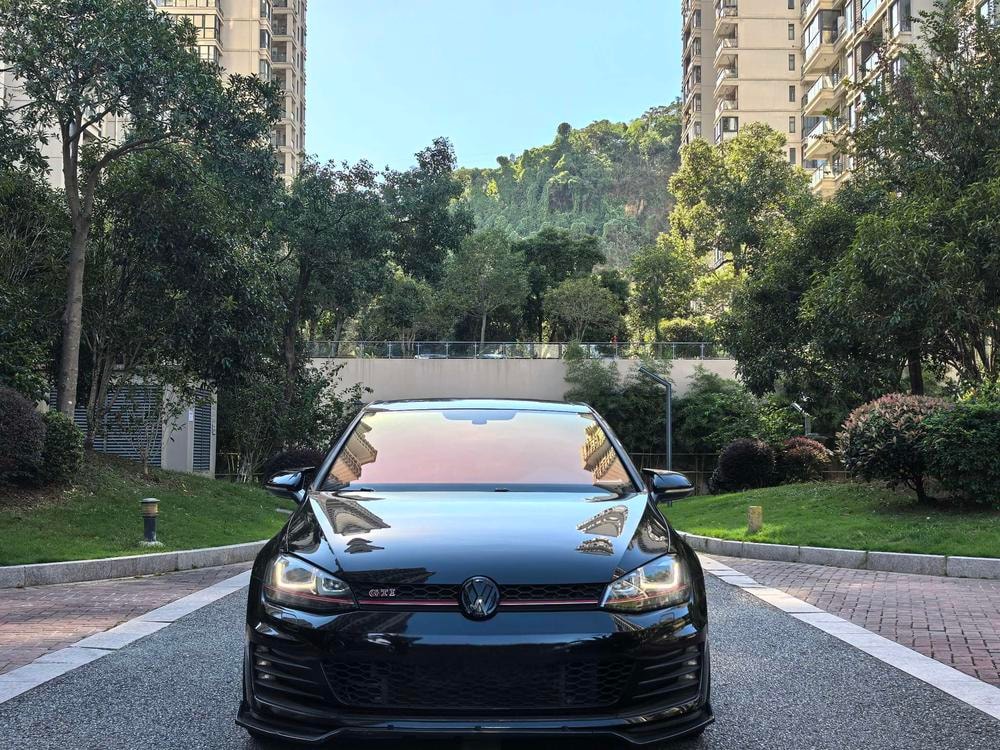 Volkswagen Golf GTI 2016 — фото автомобиля