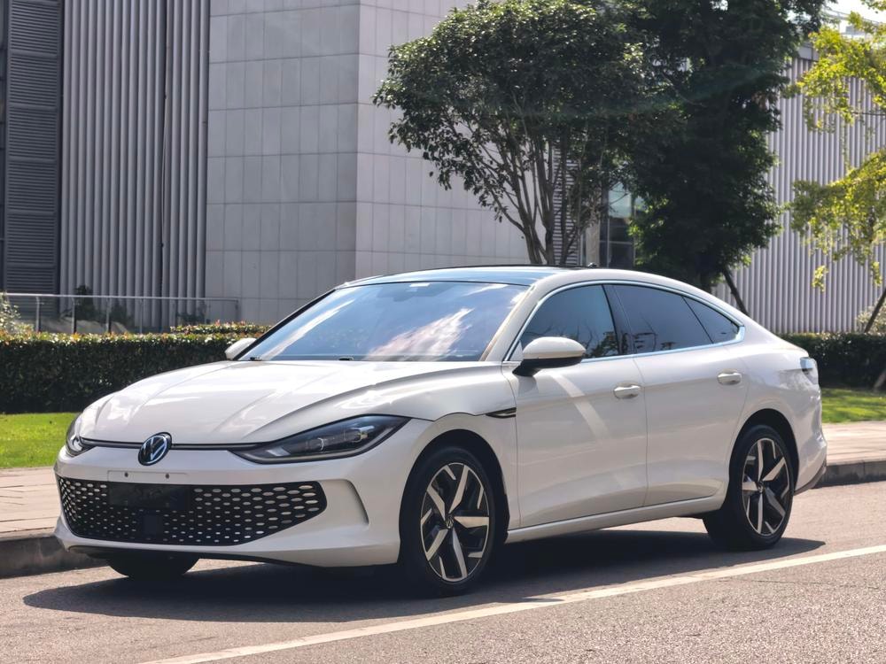 Volkswagen Lamando 2022 — фото автомобиля 1