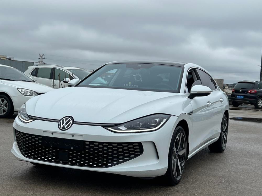 Volkswagen Lamando 2022 — фото автомобиля 1