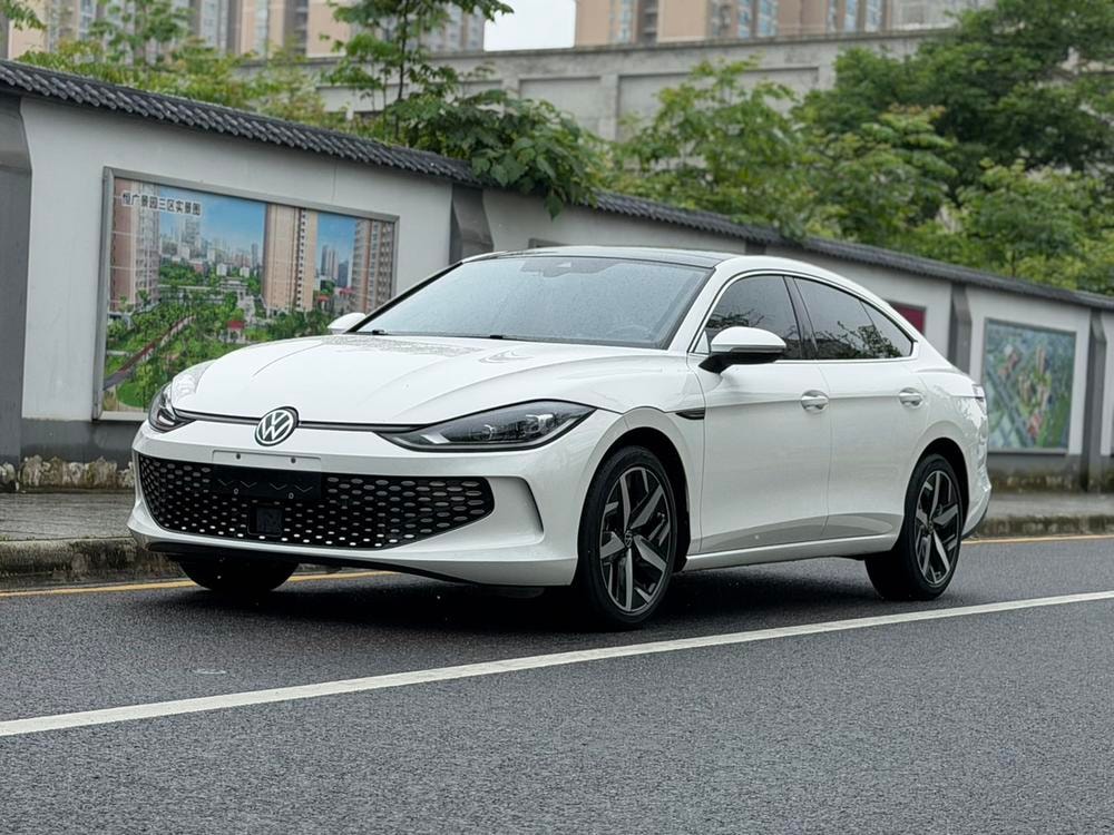 Volkswagen Lamando 2022 — фото автомобиля 1