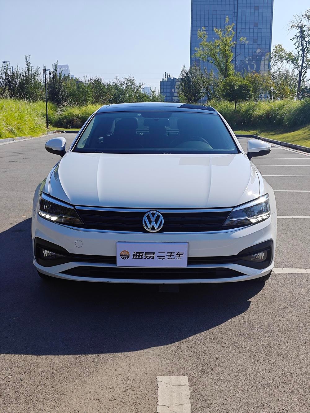 Volkswagen Lamando 2021 — фото автомобиля 1
