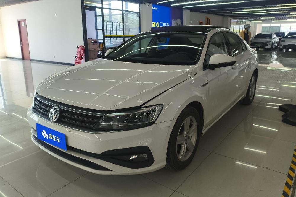 Volkswagen Lamando 2021 — фото автомобиля 1