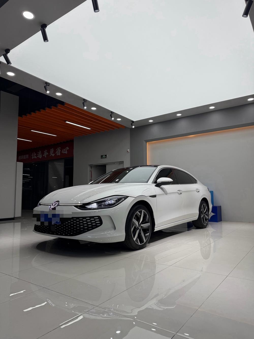 Volkswagen Lamando 2023 — фото автомобиля 1