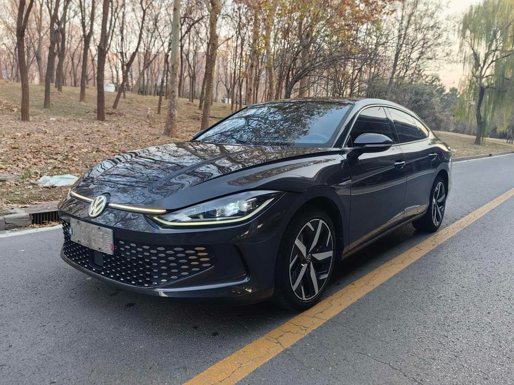 Volkswagen Lamando 2023 — фото автомобиля 1