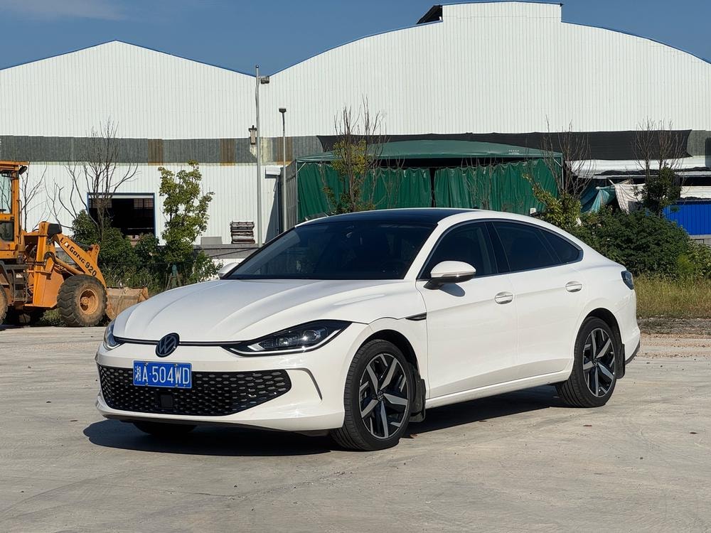 Volkswagen Lamando 2023 — фото автомобиля 1