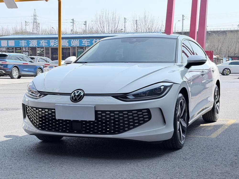 Volkswagen Lamando 2023 — фото автомобиля 1