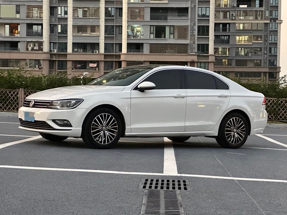 Volkswagen Lamando 2017 — фото автомобиля 1