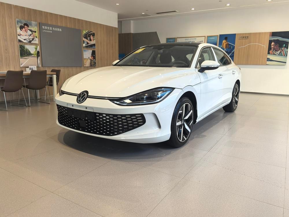 Volkswagen Lamando 2025 — фото автомобиля 1