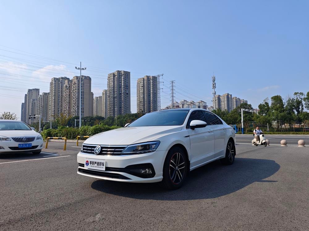 Volkswagen Lamando 2019 — фото автомобиля 1