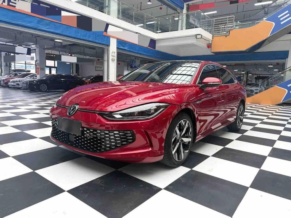 Volkswagen Lamando 2023 — фото автомобиля 1