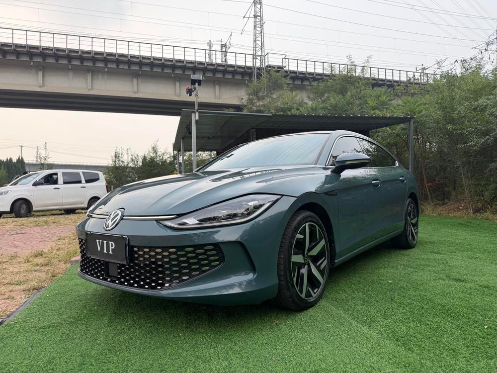 Volkswagen Lamando 2023 — фото автомобиля