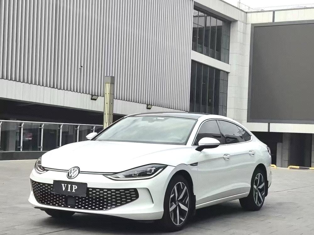 Volkswagen Lamando 2023 — фото автомобиля 1