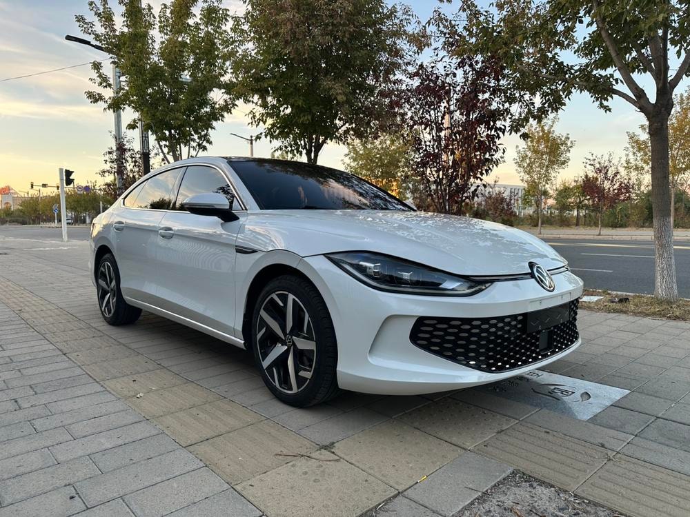 Volkswagen Lamando 2022 — фото автомобиля 1