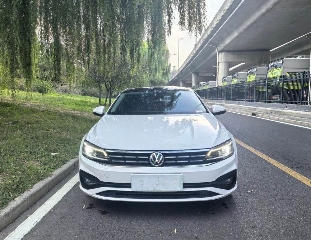 Volkswagen Lamando 2021 — фото автомобиля