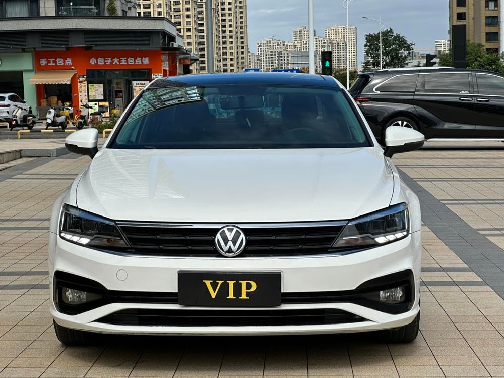Volkswagen Lamando 2021 — фото автомобиля