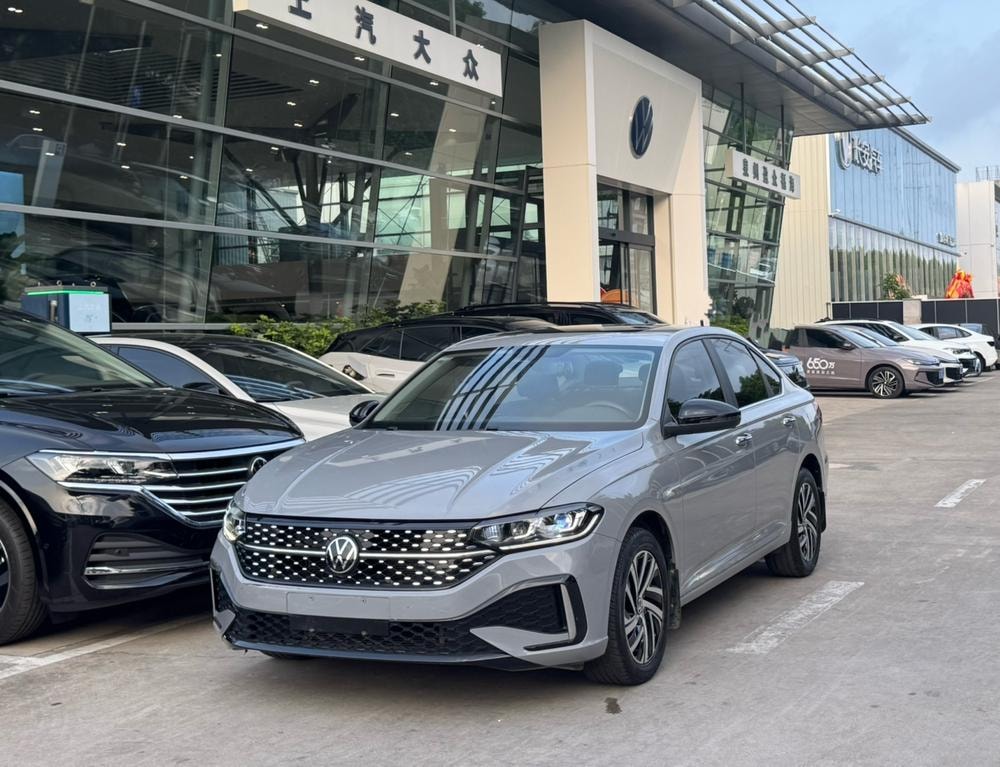 Volkswagen Lavida 2023 — фото автомобиля 1