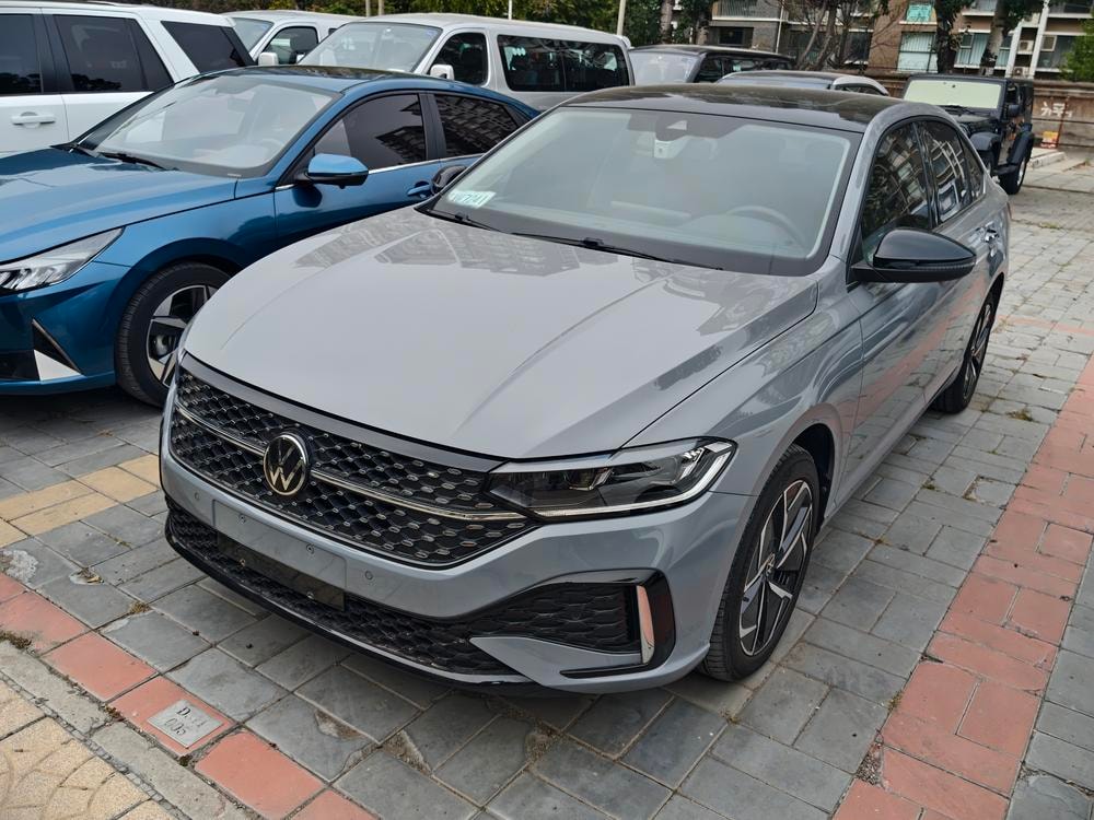 Volkswagen Lavida 2023 — фото автомобиля